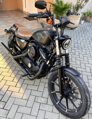 HARLEY-DAVIDSON SPORTSTER IRON 883 